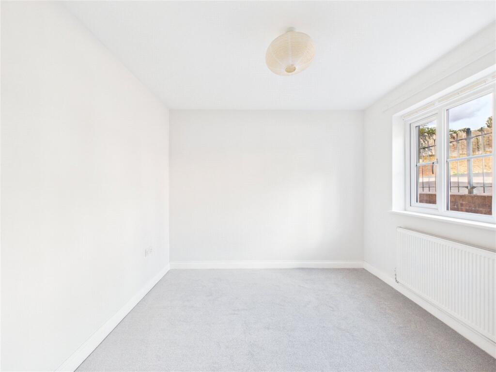 Apartment in Bristol - More