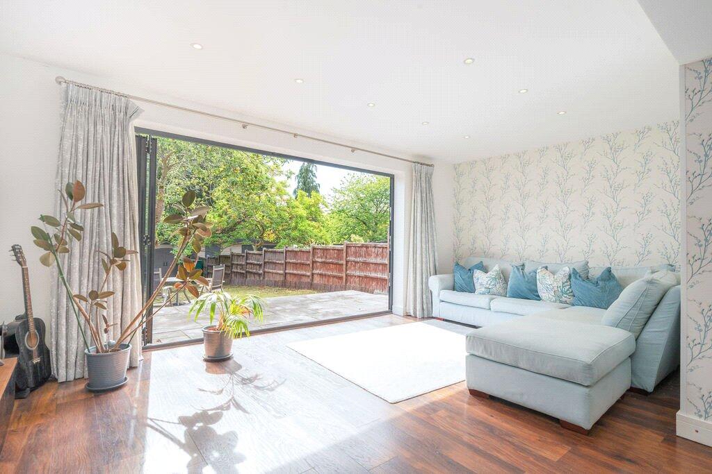 Coates Way, Watford, Hertfordshire, WD25 photo 3