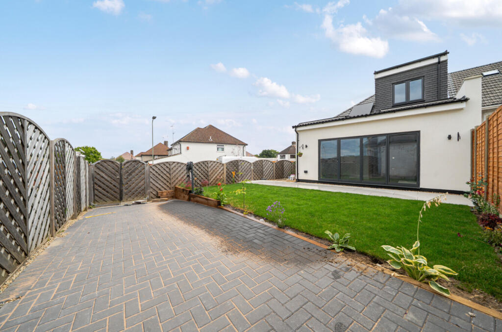 House in Orpington, Poverest, Petts Wood - View 5