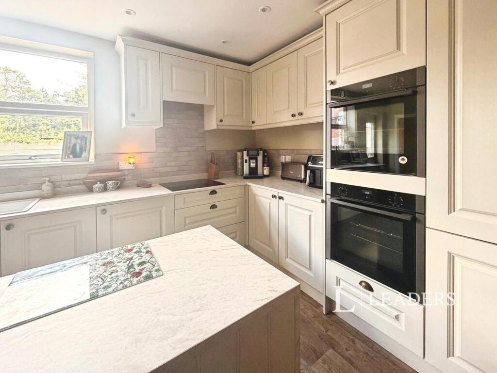 House in Mansfield, Nottinghamshire - More