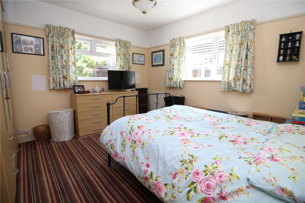 House in New Forest, New Milton - More