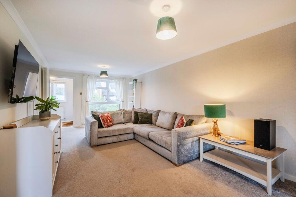 House in Wokingham, Emmbrook - View 2
