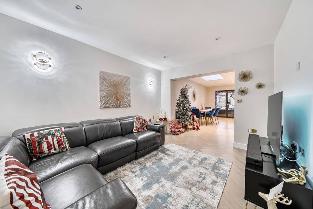 Briar Crescent, Northolt photo 4