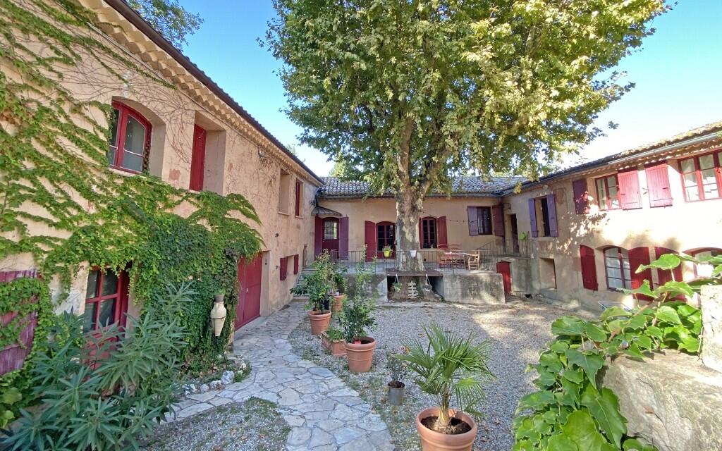 Main image of property: Châteauneuf-du-Pape, Vaucluse, Provence-Alps-Cote d`Azur