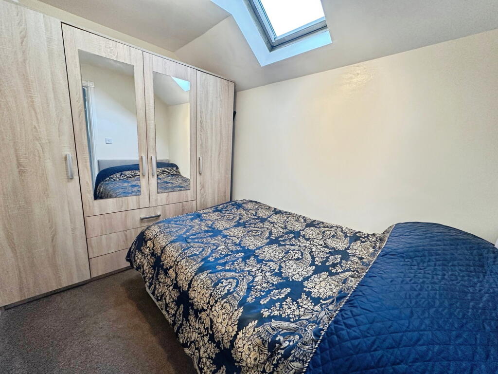House in South Derbyshire, Derbyshire - More