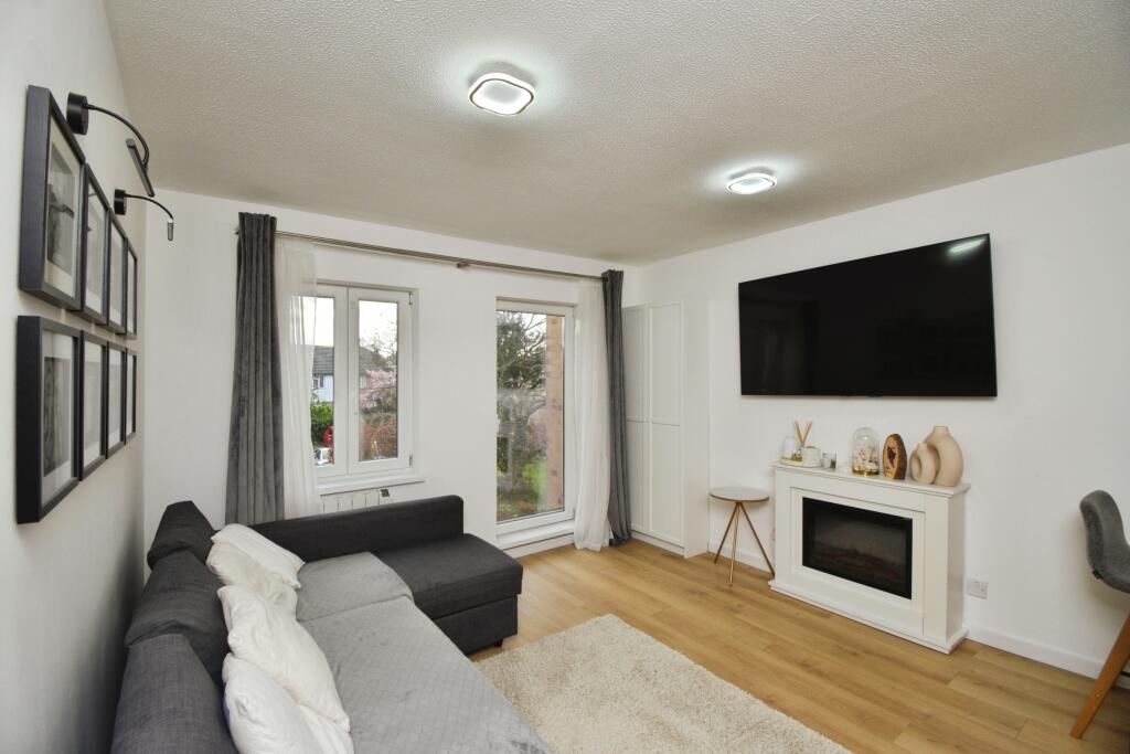 Apartment in Ilford - View 5