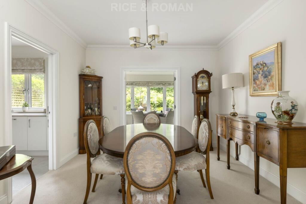 House in Mole Valley, Leatherhead - View 3