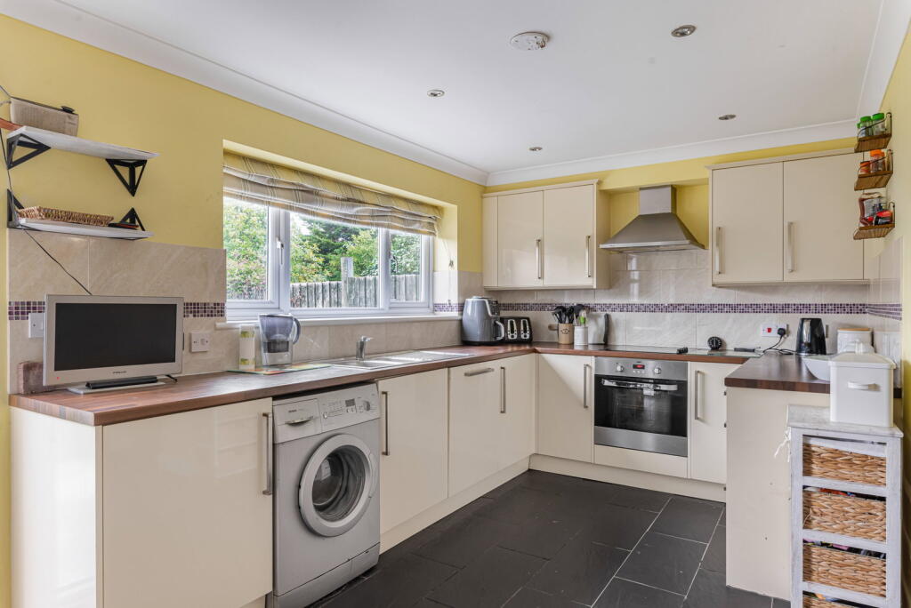 House in Sevenoaks, West Kingsdown - More