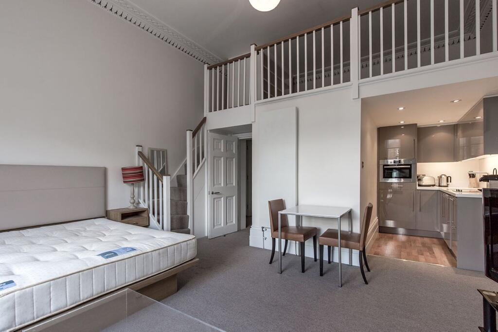 Ground floor studio flat for rent