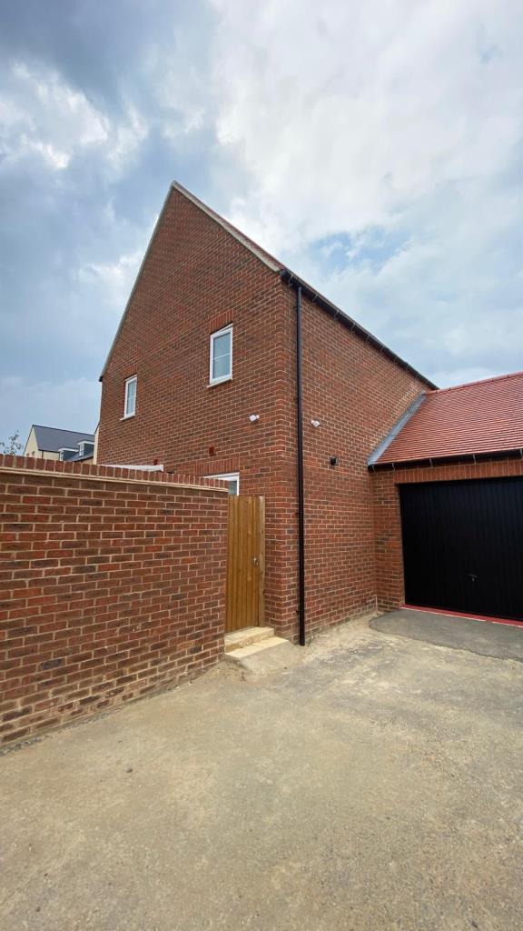 Pioneer Way,  Kingsmere, Bicester,  Oxfordshire, OX26 photo 3