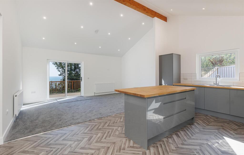CHAIN FREE BUNGALOW-Grove Road, Ventnor photo 4