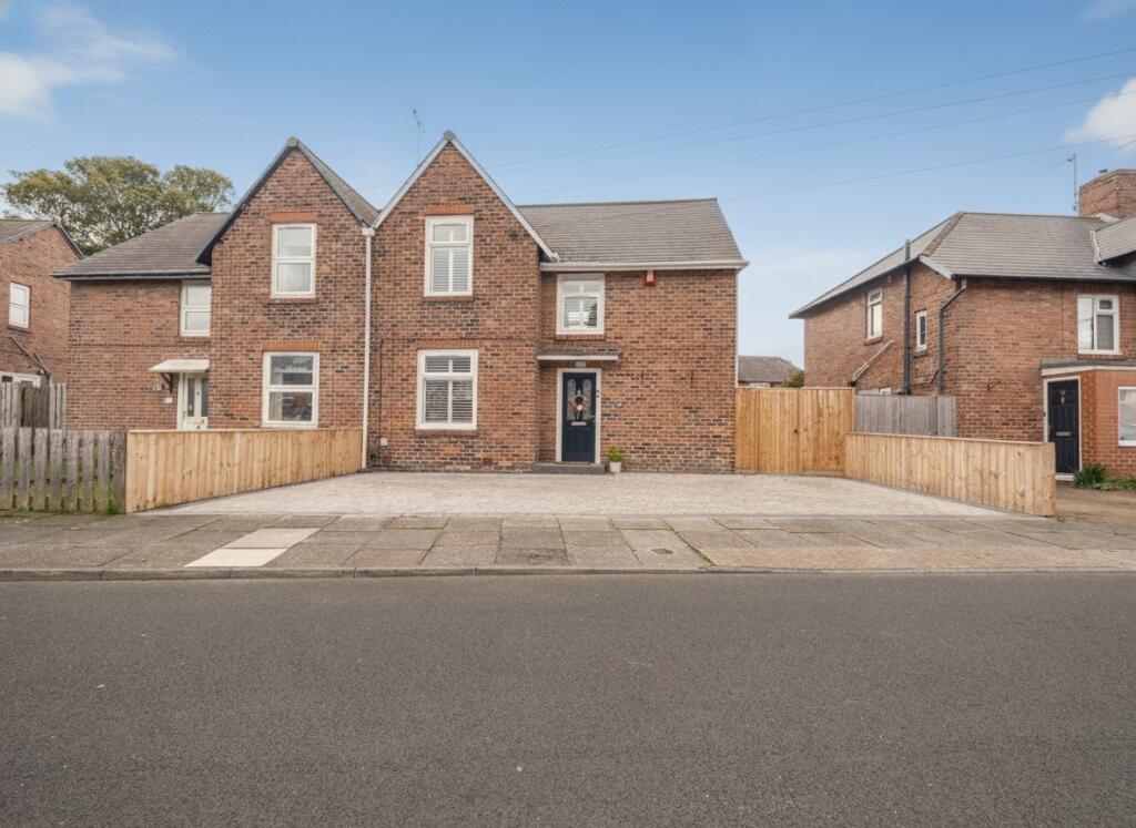 3-bed semi-detached on Priory Avenue, Whitley Bay, Tyne and Wear, NE25 8RU, £295,000