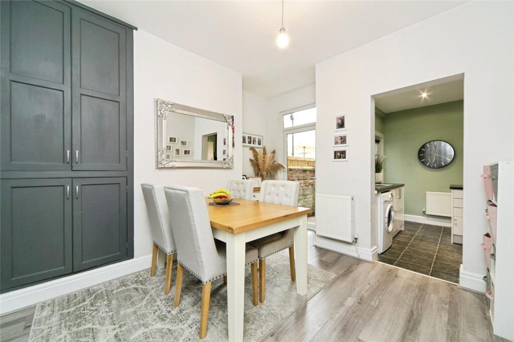Eaton Avenue, Old Colwyn, Colwyn Bay, Conwy, LL29 photo 4