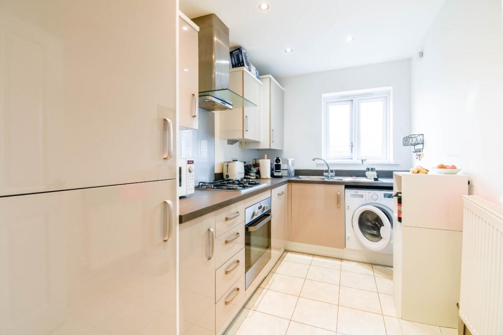 Main image of property: Carpenters Close, Newbury, Berkshire, RG14