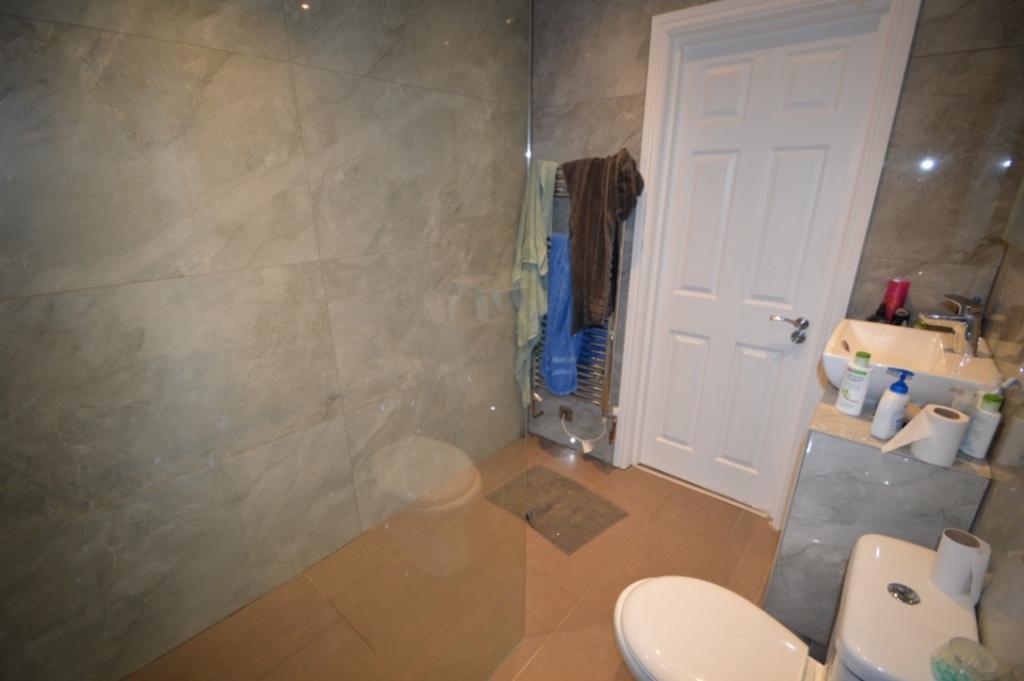 6 bedroom terraced house for rent