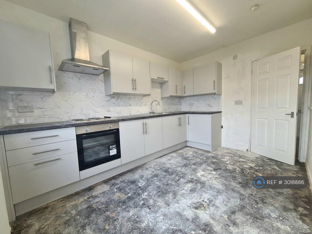 Apartment in Salford, Greater Manchester - View 4