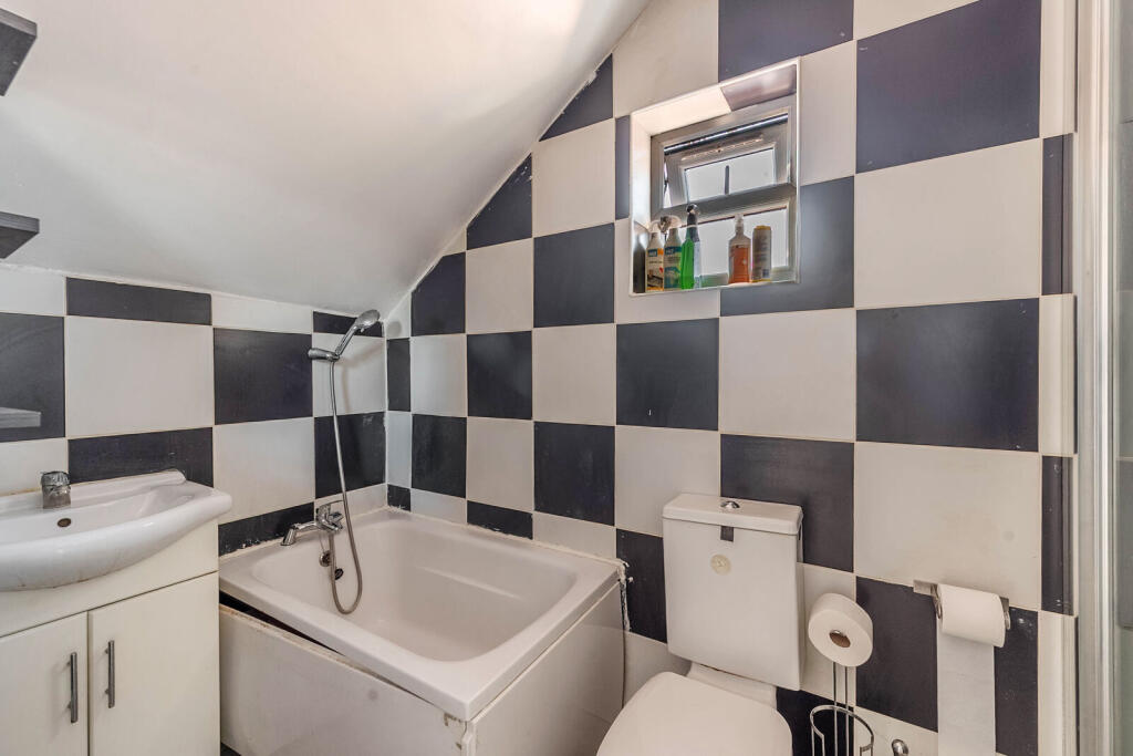 Apartment in Harrow - More