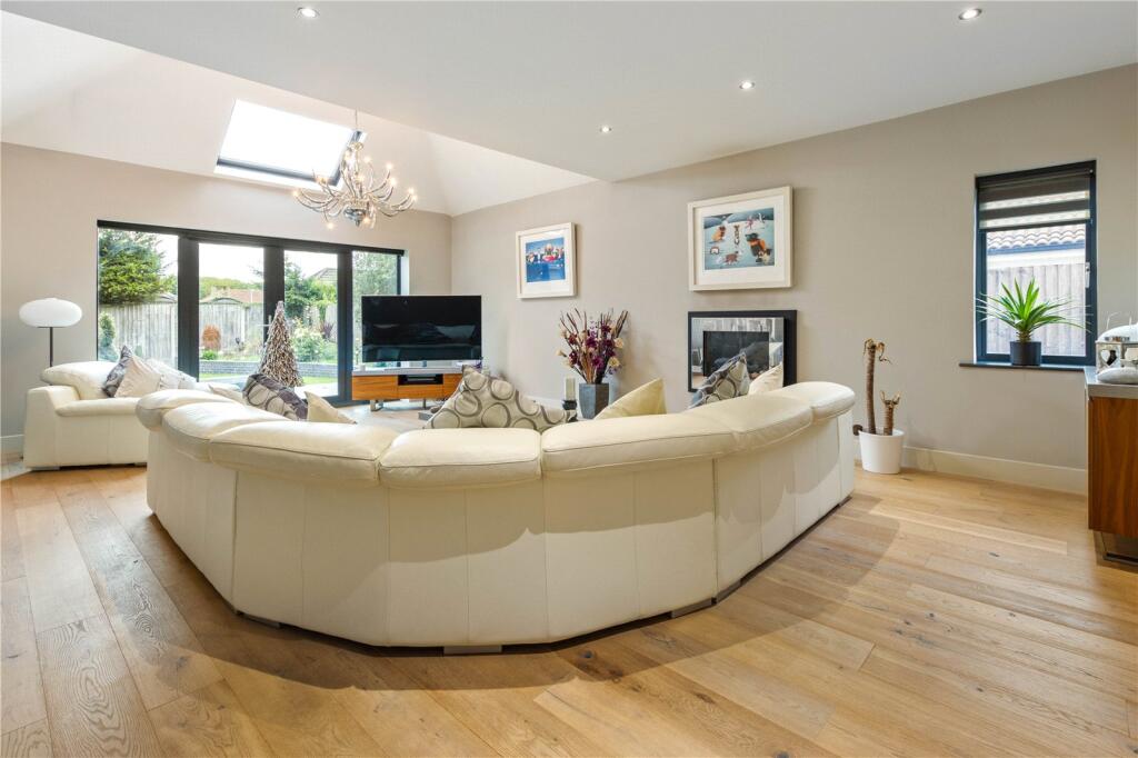House in Grimsby, Humberston - View 3