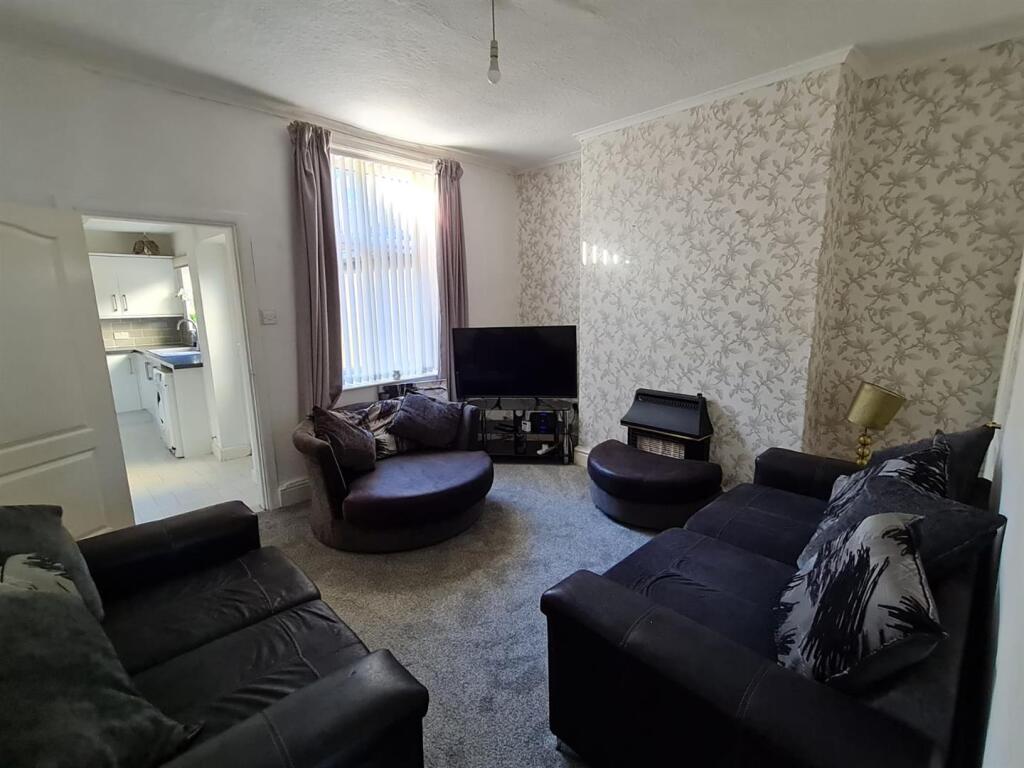 House in Burnley, Rose Grove - More