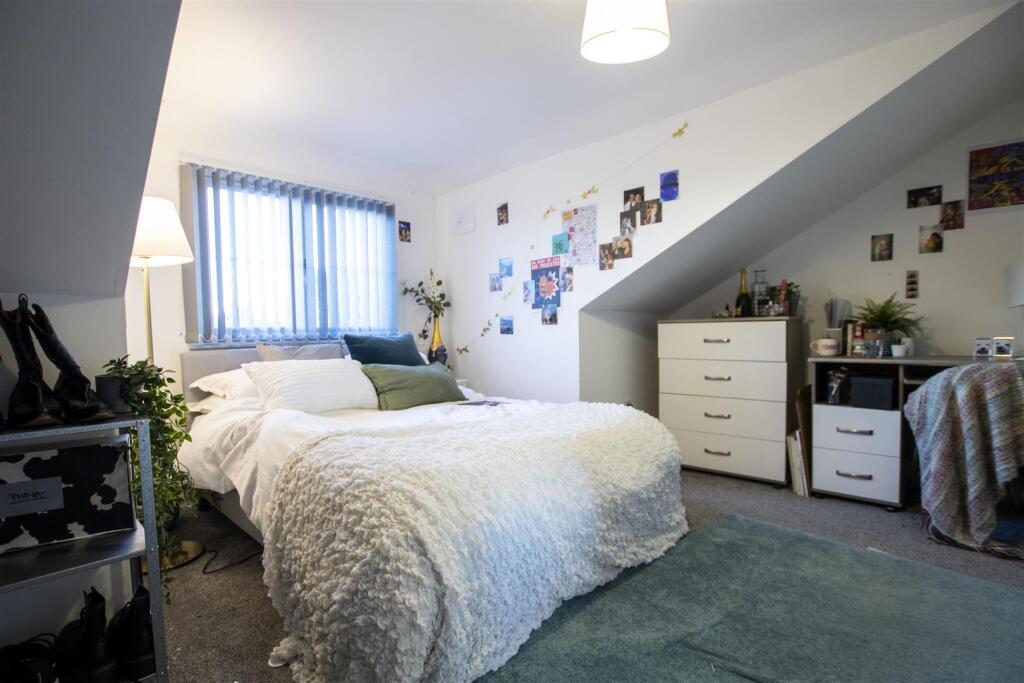 6 bedroom house for rent