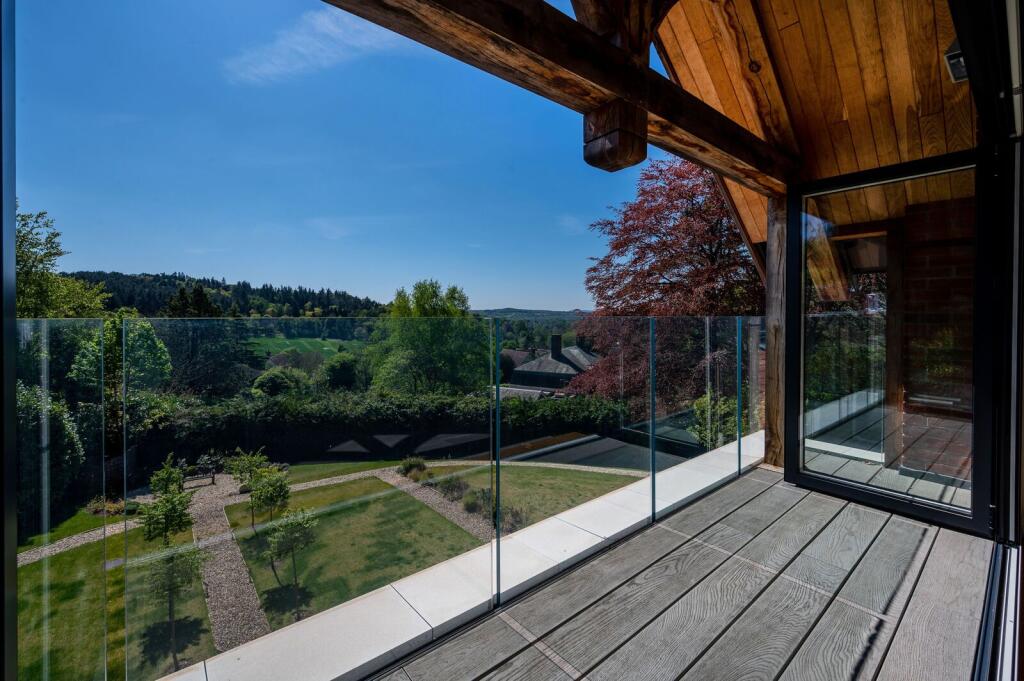 Apartment in Guildford, Surrey - View 2