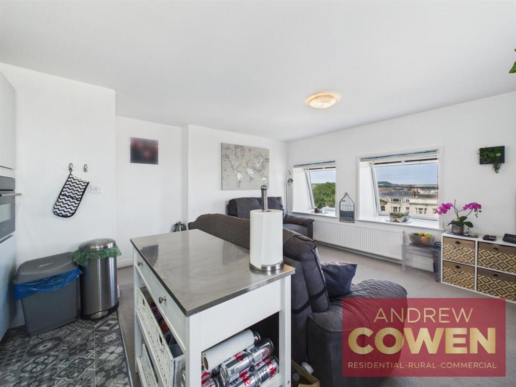 Apartment in Scarborough, North Yorkshire - View 5