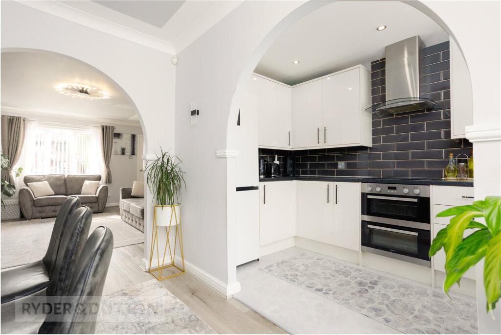 House in Oldham, Greater Manchester - View 5