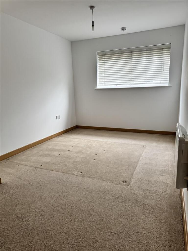Apartment in Basildon, Essex - More