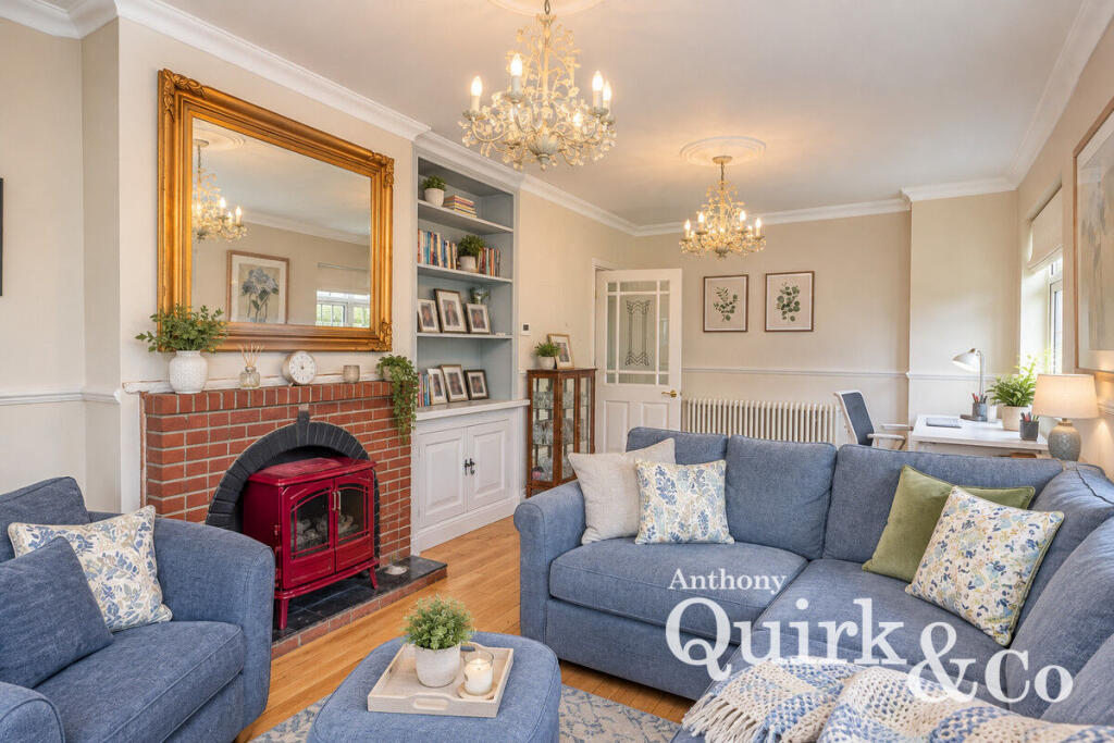 House in Southend-on-Sea - More