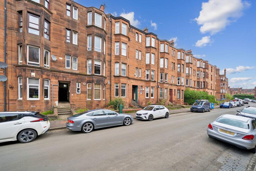 Main image of property: Kennoway Drive, Flat 2/1, Thornwood, Glasgow, G11 7TZ