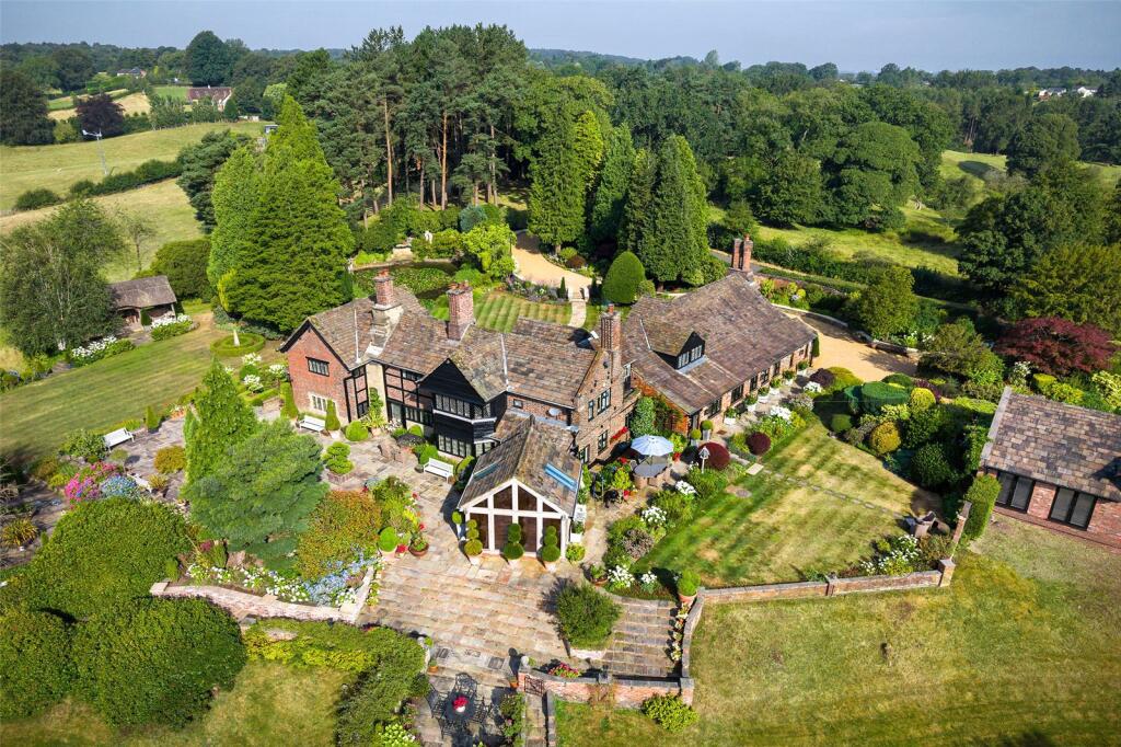 House in Macclesfield, Prestbury - View 5