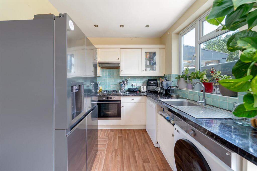House in Sutton - More
