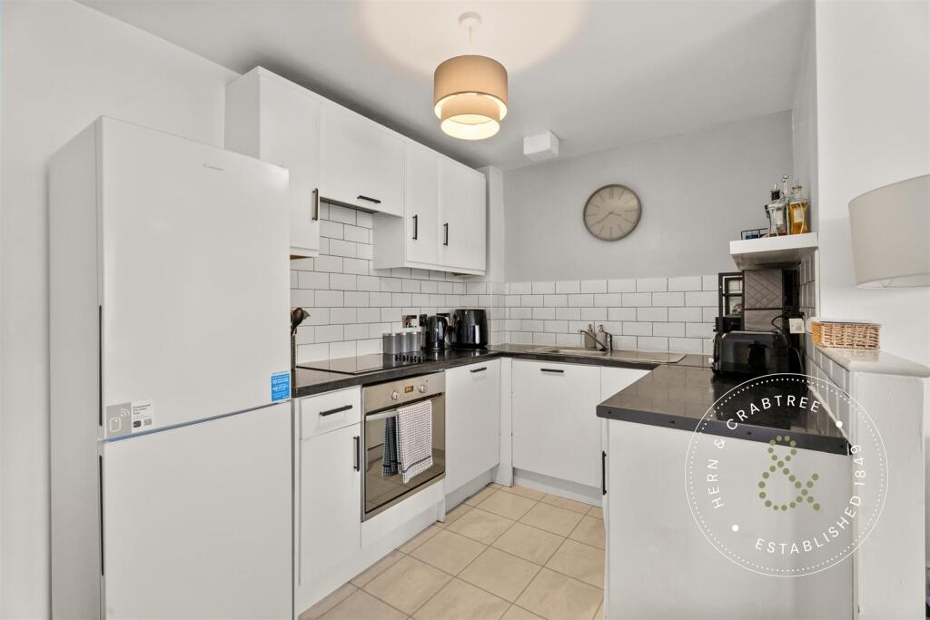 Apartment in Cardiff, Grangetown - View 4