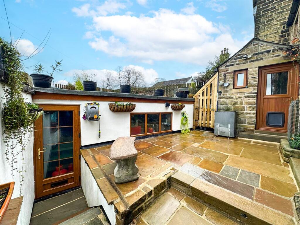 House in Keighley, Birchcliffe - View 2