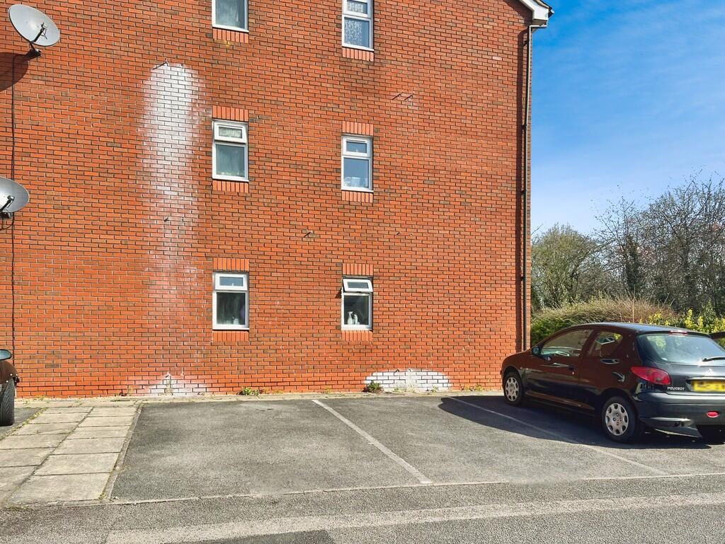 Apartment in Basingstoke and Deane, Basingstoke - More