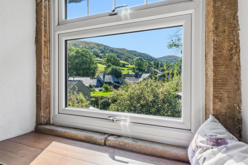 House in Derbyshire Dales, Bradwell - More
