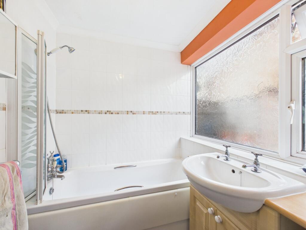 House in Loudwater, Chepping Wycombe - More