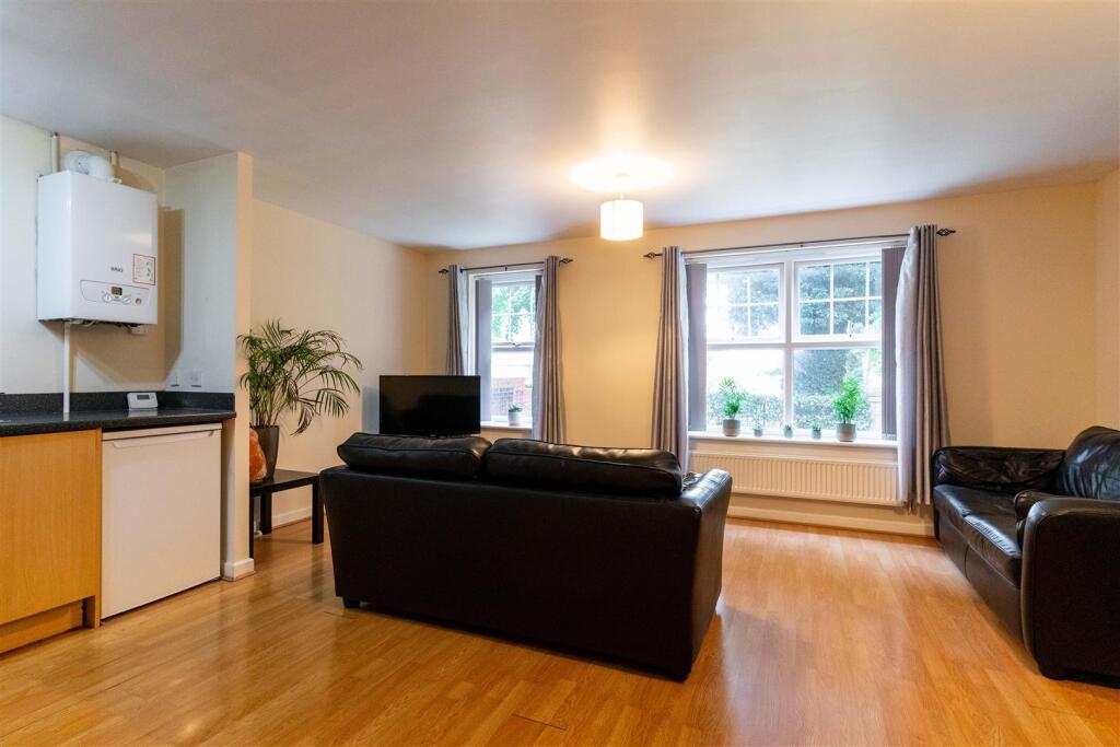 Apartment in Birmingham, West Midlands - More