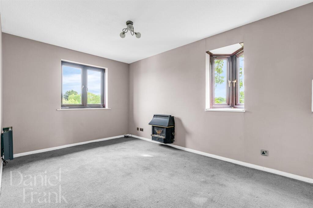 Wellington Road, North Weald, Epping photo 2