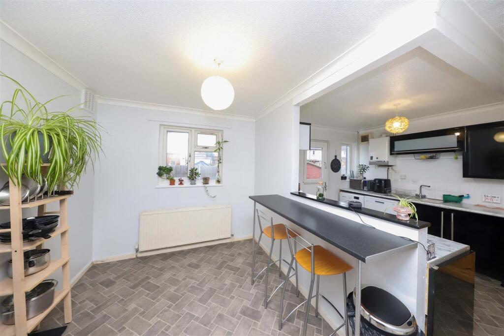 Bell Avenue, West Drayton photo 4