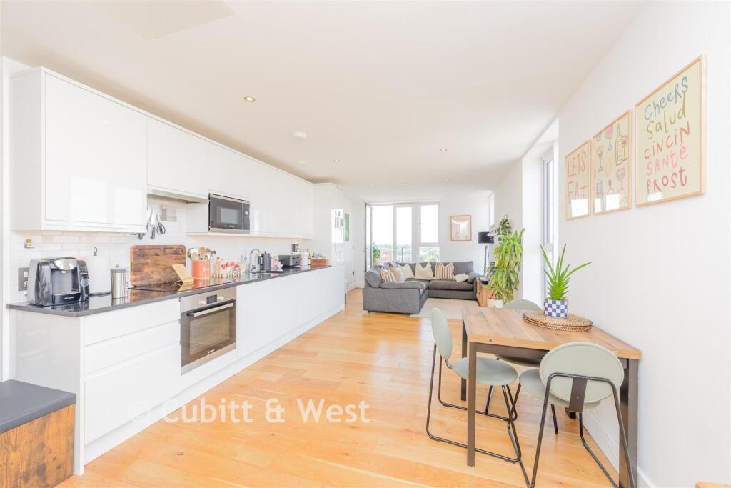 Apartment in Sutton - View 5