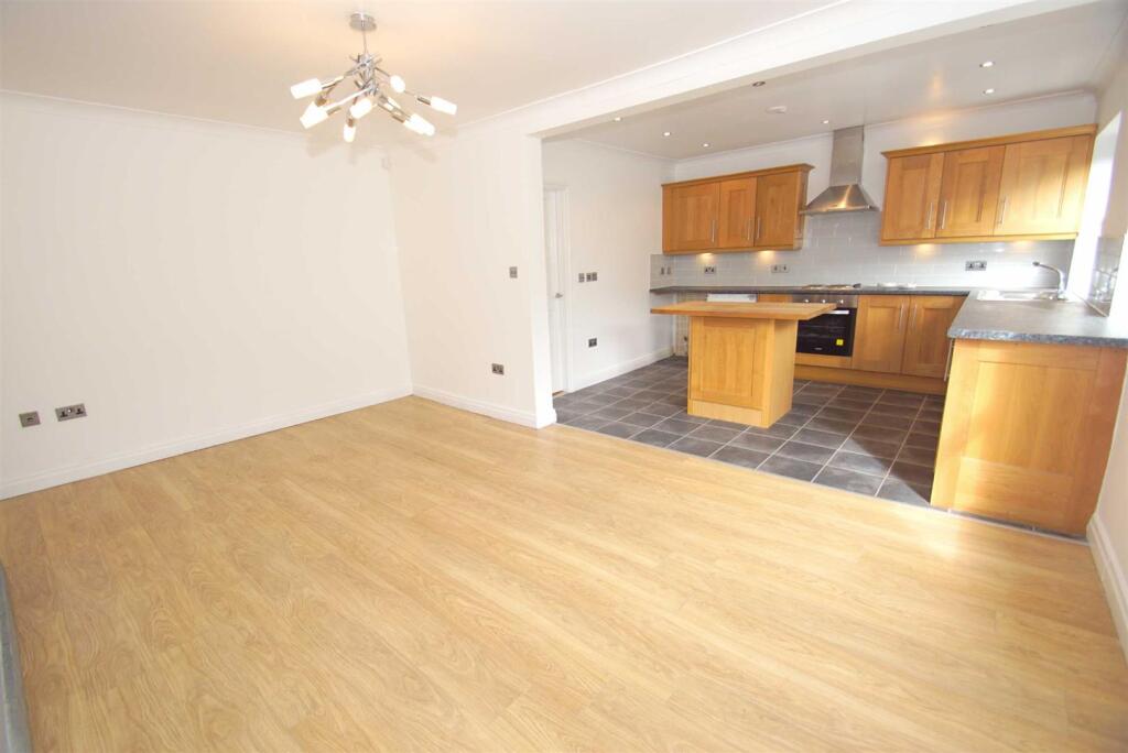 Apartment in Leeds, West Yorkshire - View 3