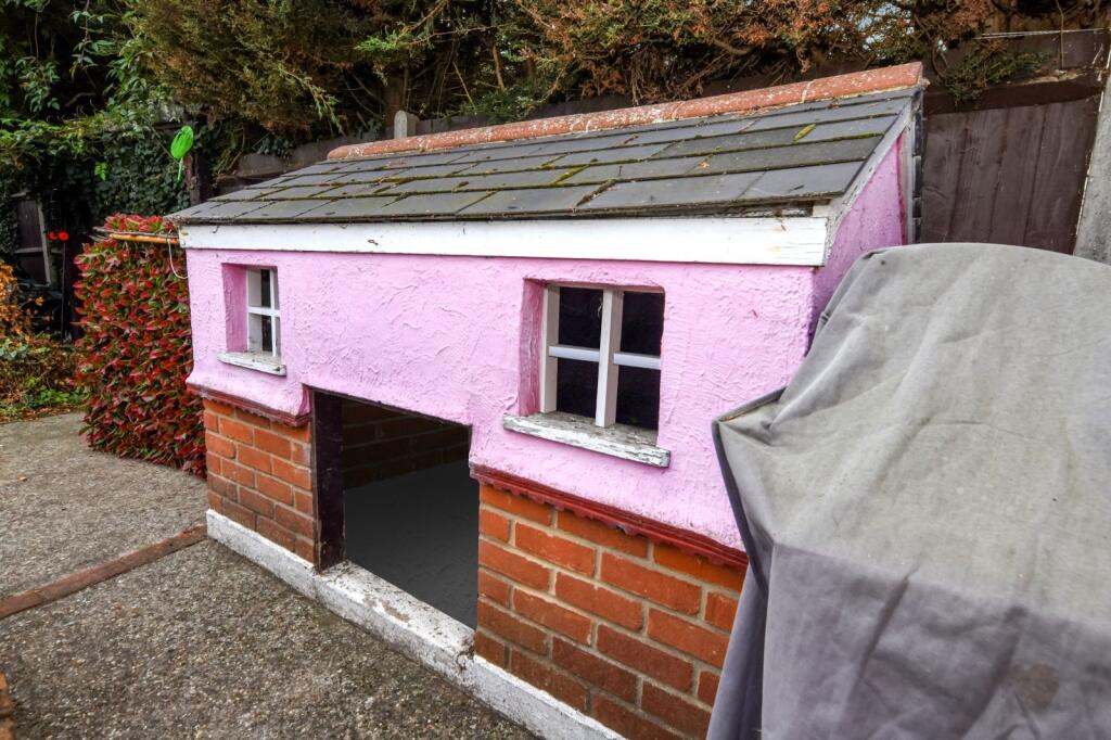House in Southend-on-Sea - View 4