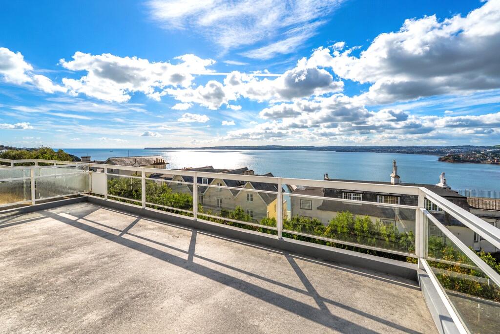 Apartment in Torquay, Torbay - View 2