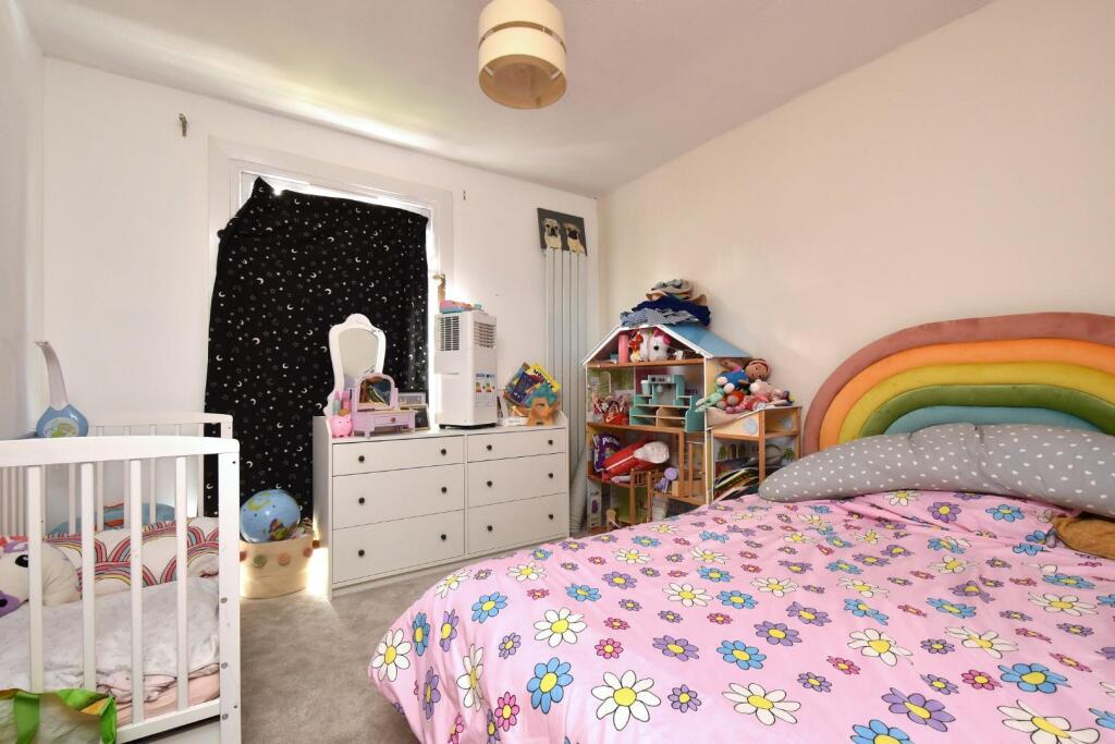 House in Bromley - More