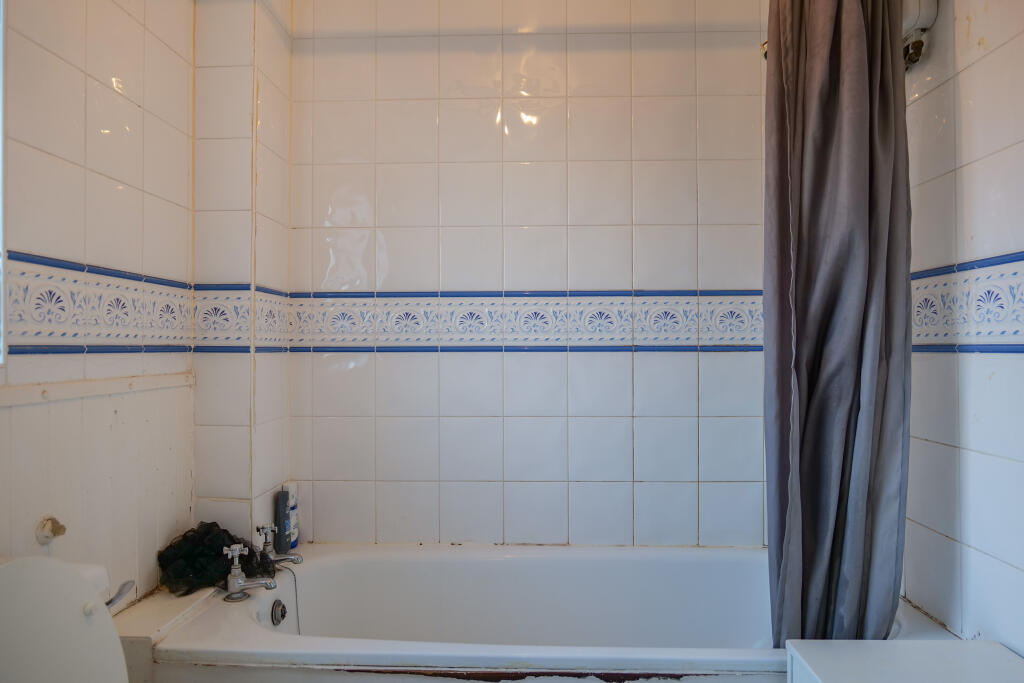 House in West Lancashire, Skelmersdale - More