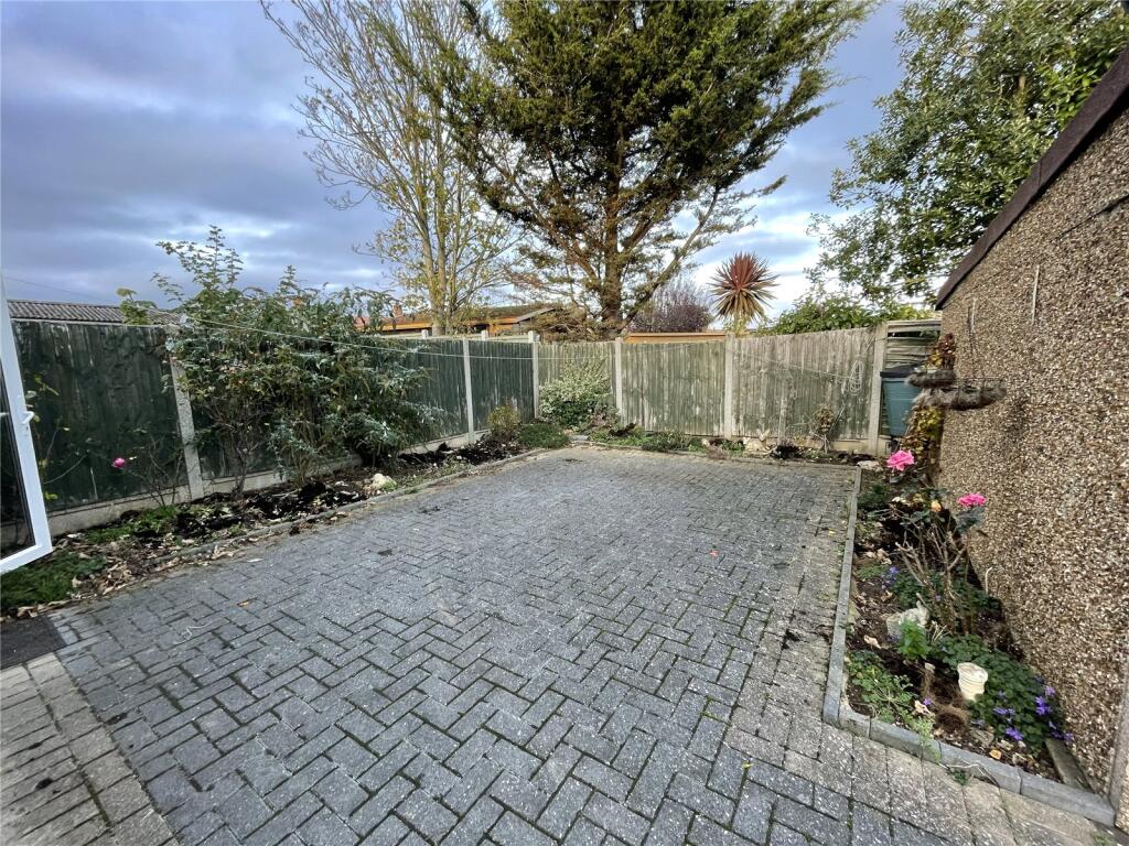 Monks Haven, Stanford-le-Hope, Essex, SS17 photo 3
