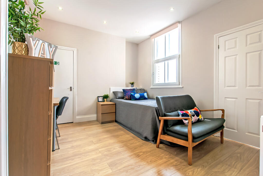 Main image of property: 4b (St Andrews House) 90 Pilgrim Street, City Centre