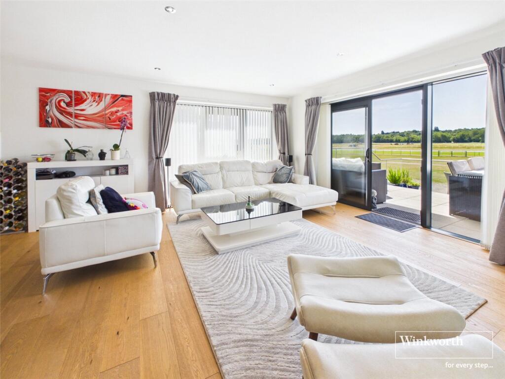 Apartment in Greenham - View 4