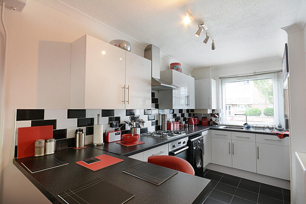 3 bedroom ground floor maisonette for rent